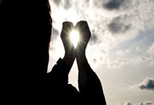 开门红！郑钦文2-0首盘抢七横扫托多尼晋级澳网次轮.